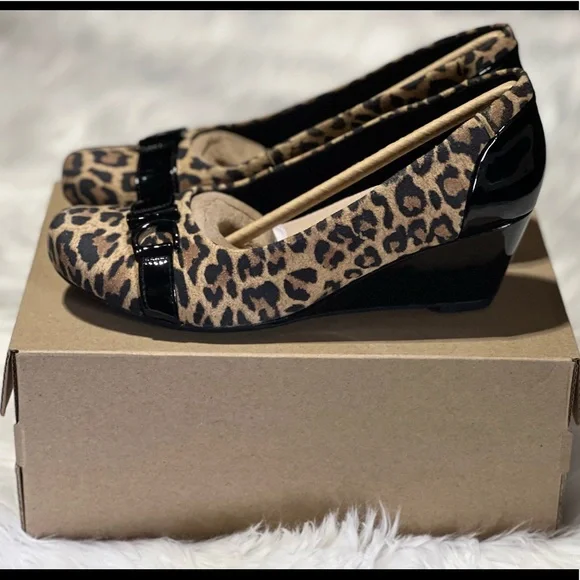 New clarks women Flores Tulip Wedge Pump - Picture 8 of 16